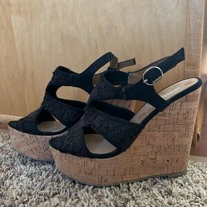 Black wedges